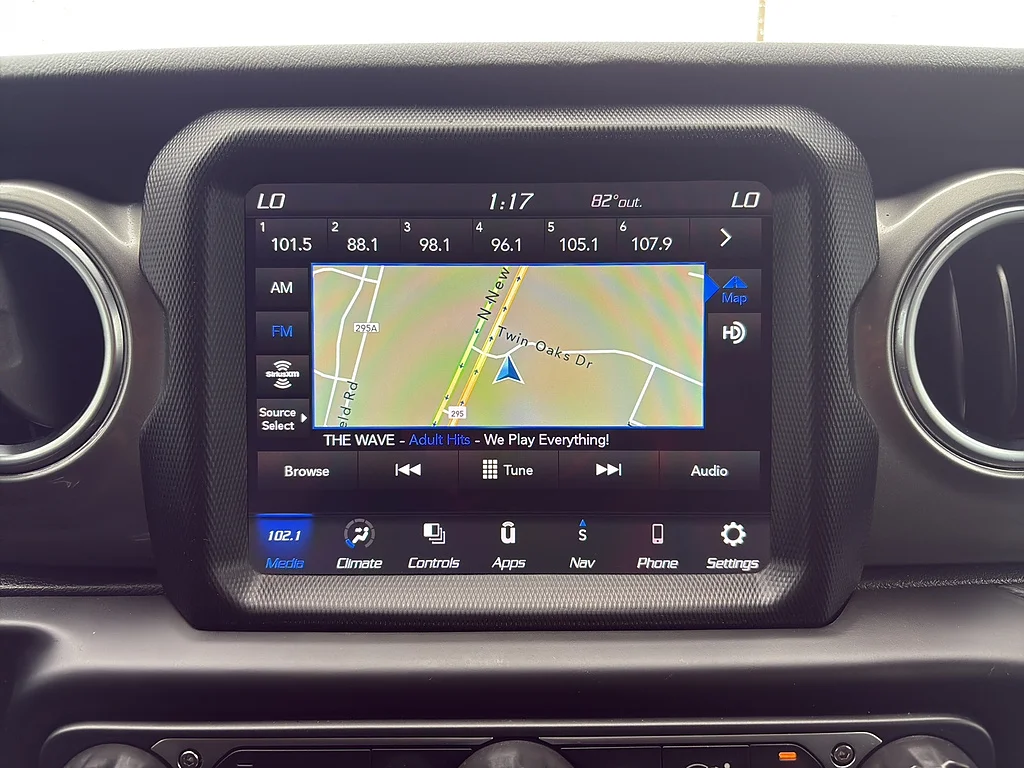 Used 2020 GREEN Jeep  image 23