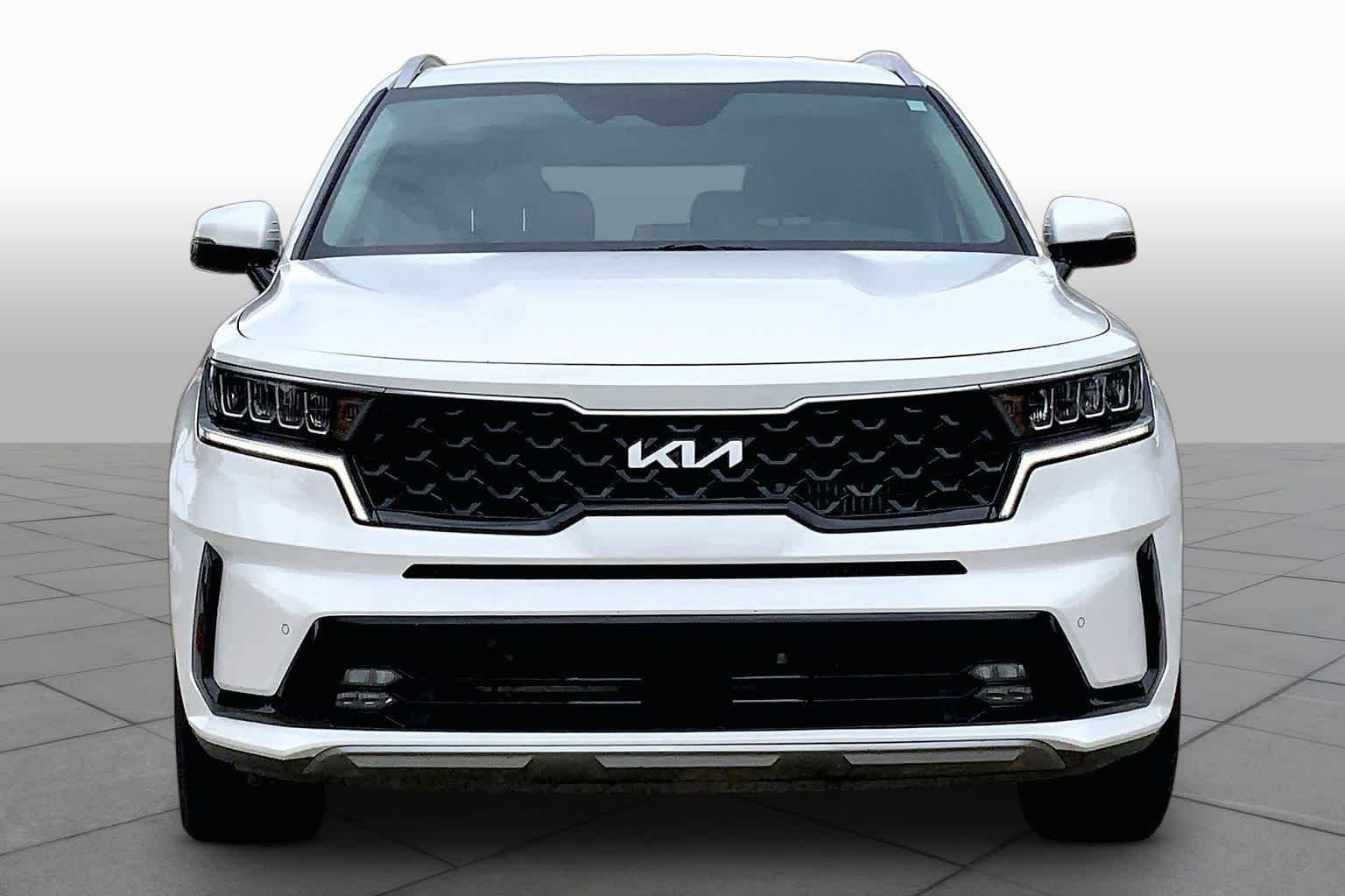 Used 2023 Snow White Pearl Kia EX image 4