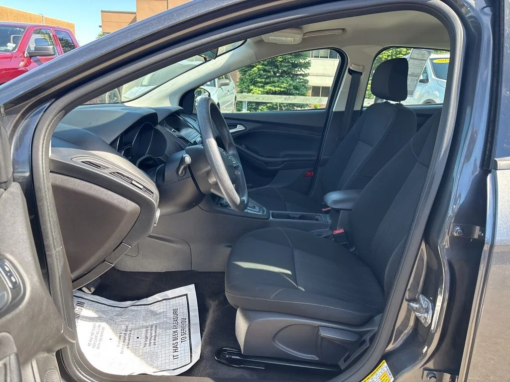 Used 2018 Gray Ford SE image 9
