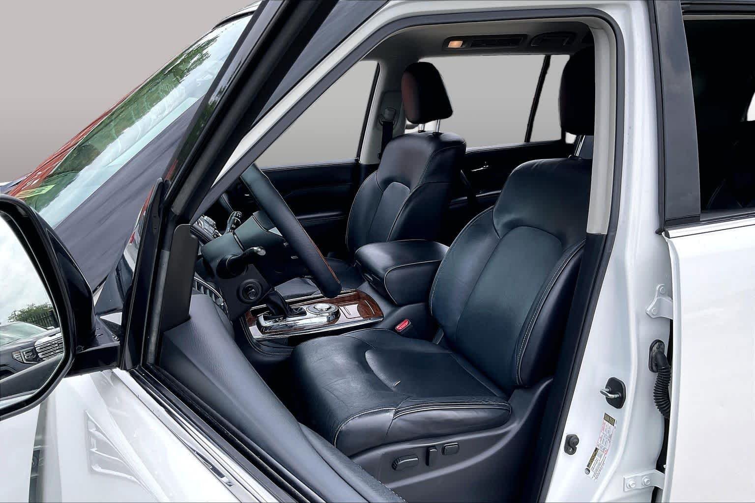 Used 2019 Moonstone White INFINITI LUXE image 8