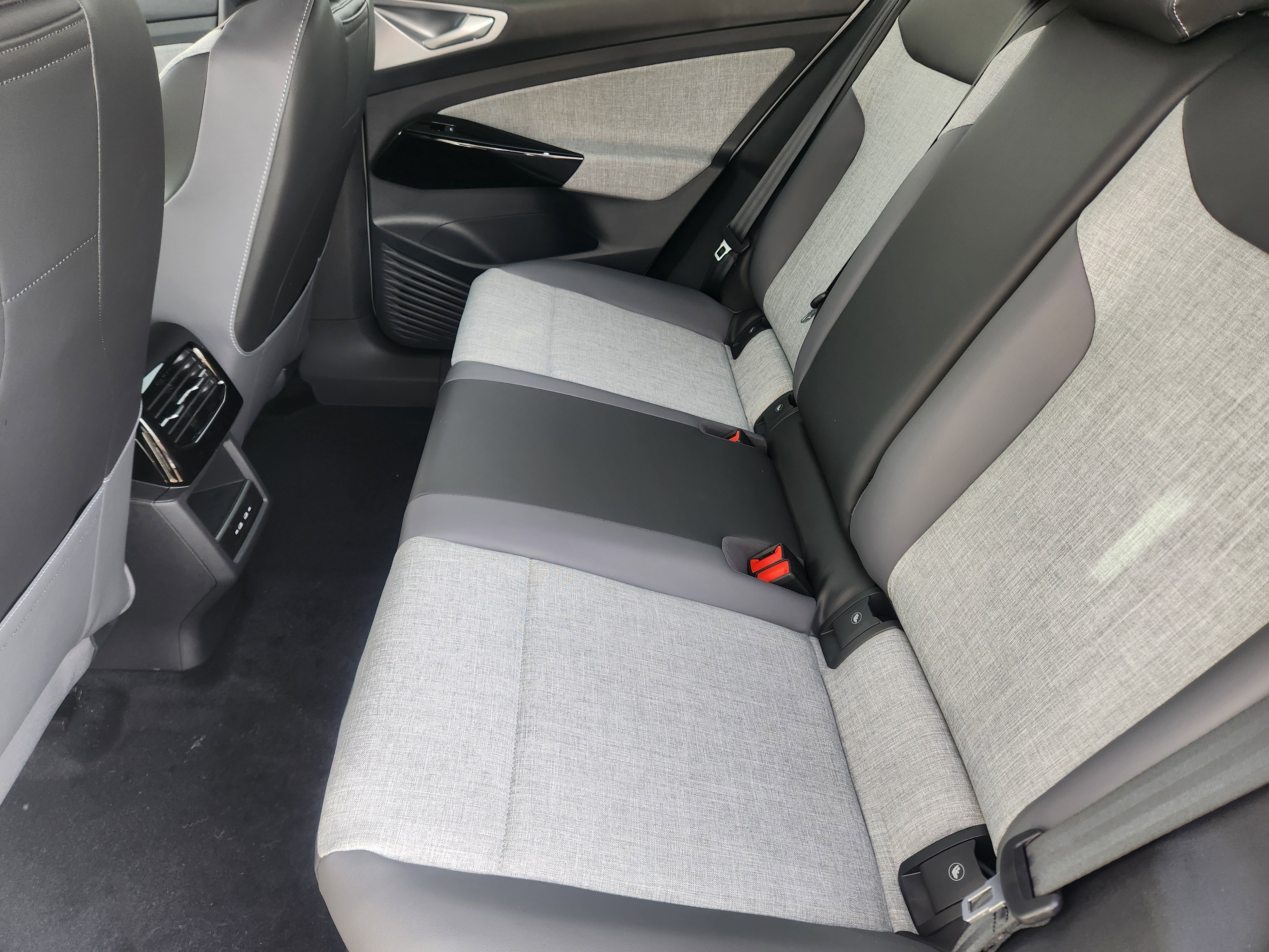 2026 Volkswagen ID.4 PRO - Photo 10