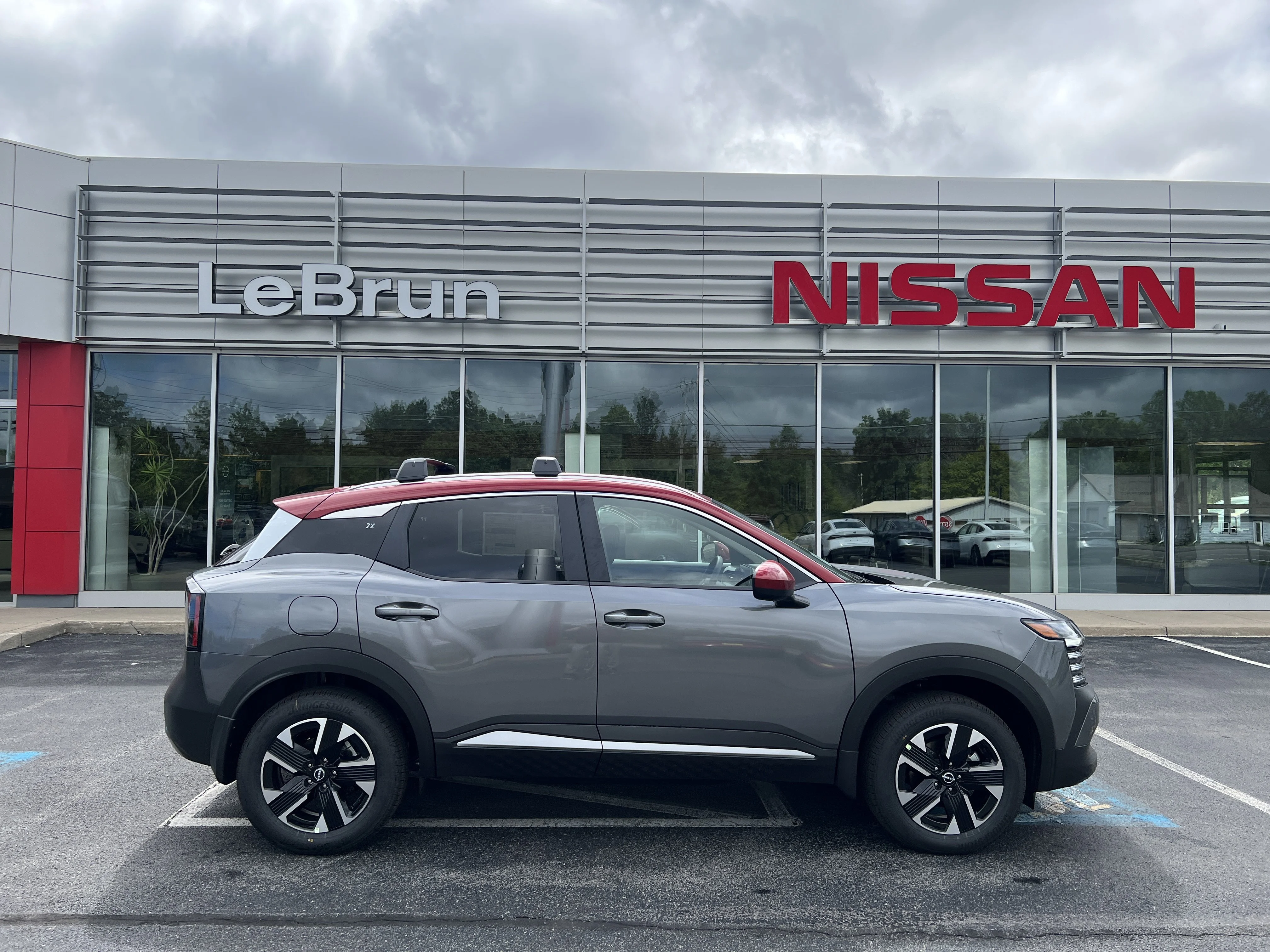 New 2026 Gun Metallic / Scarlet Ember Tintcoat Two-tone Nissan SV image 1