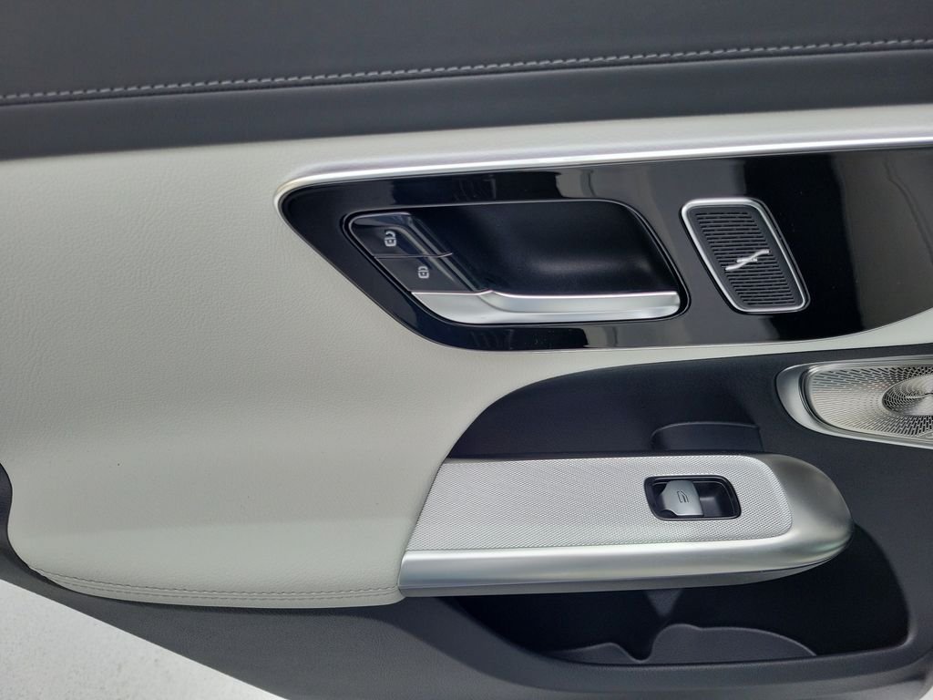 New 2027 MANUFAKTUR Moonlight White Metallic Mercedes-Benz GLC 300 image 16