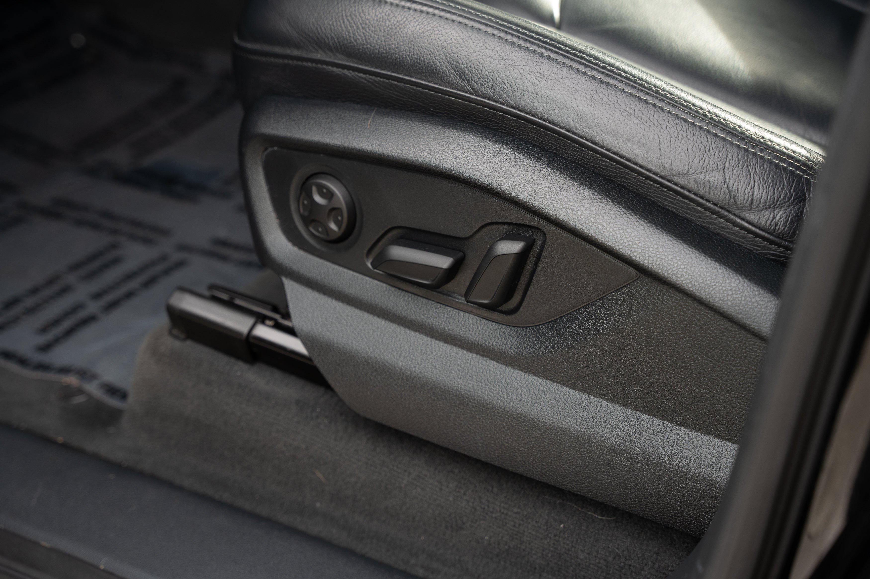 Used 2019 Night Black Audi Premium Plus image 18