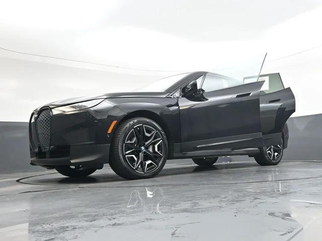 Used 2024 Black Sapphire Metallic BMW xDrive50 image 44