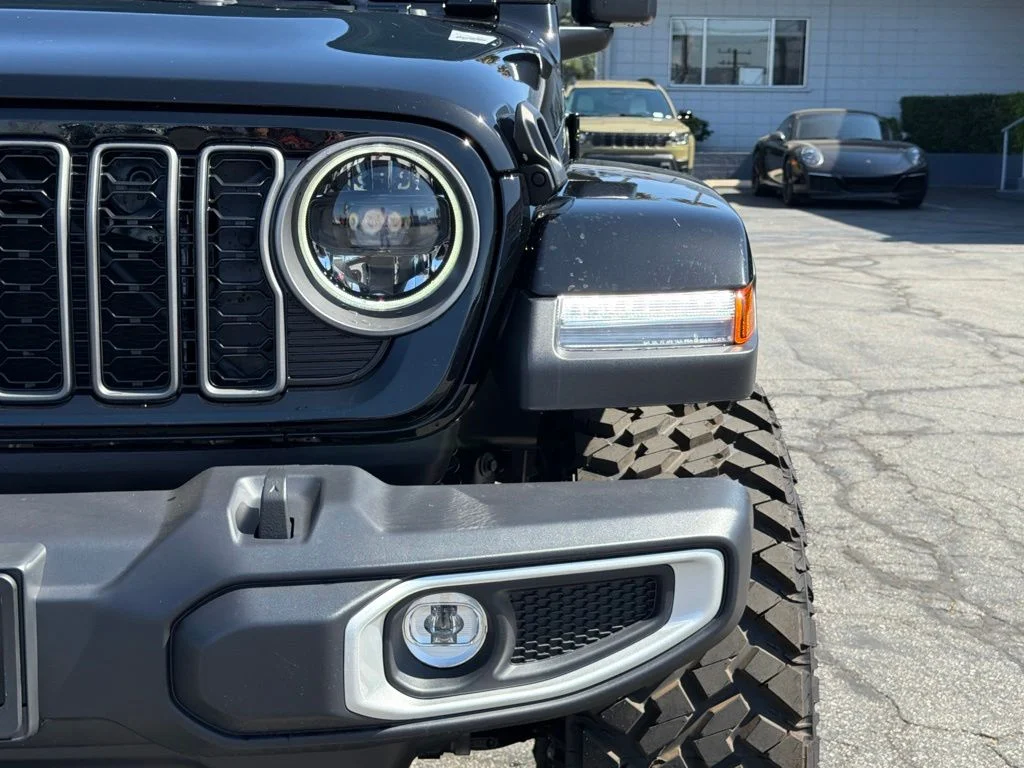 New 2026 Black Clear-Coat Exterior Paint Jeep Sahara image 13