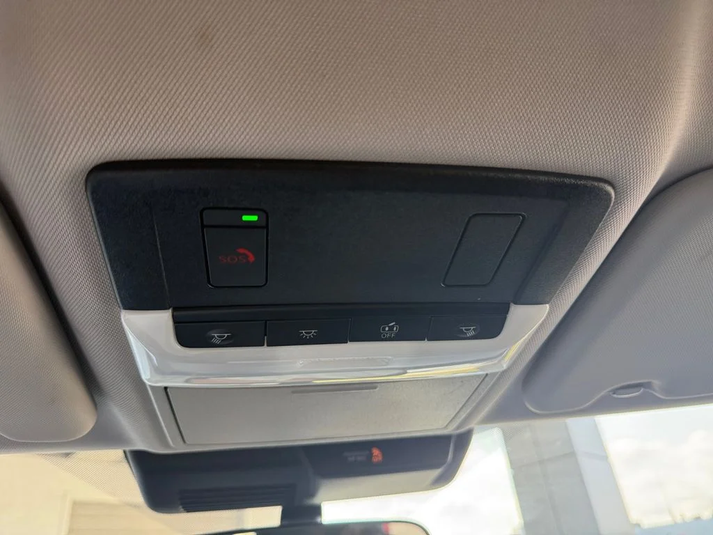 Used 2024 Red Mitsubishi SE image 26