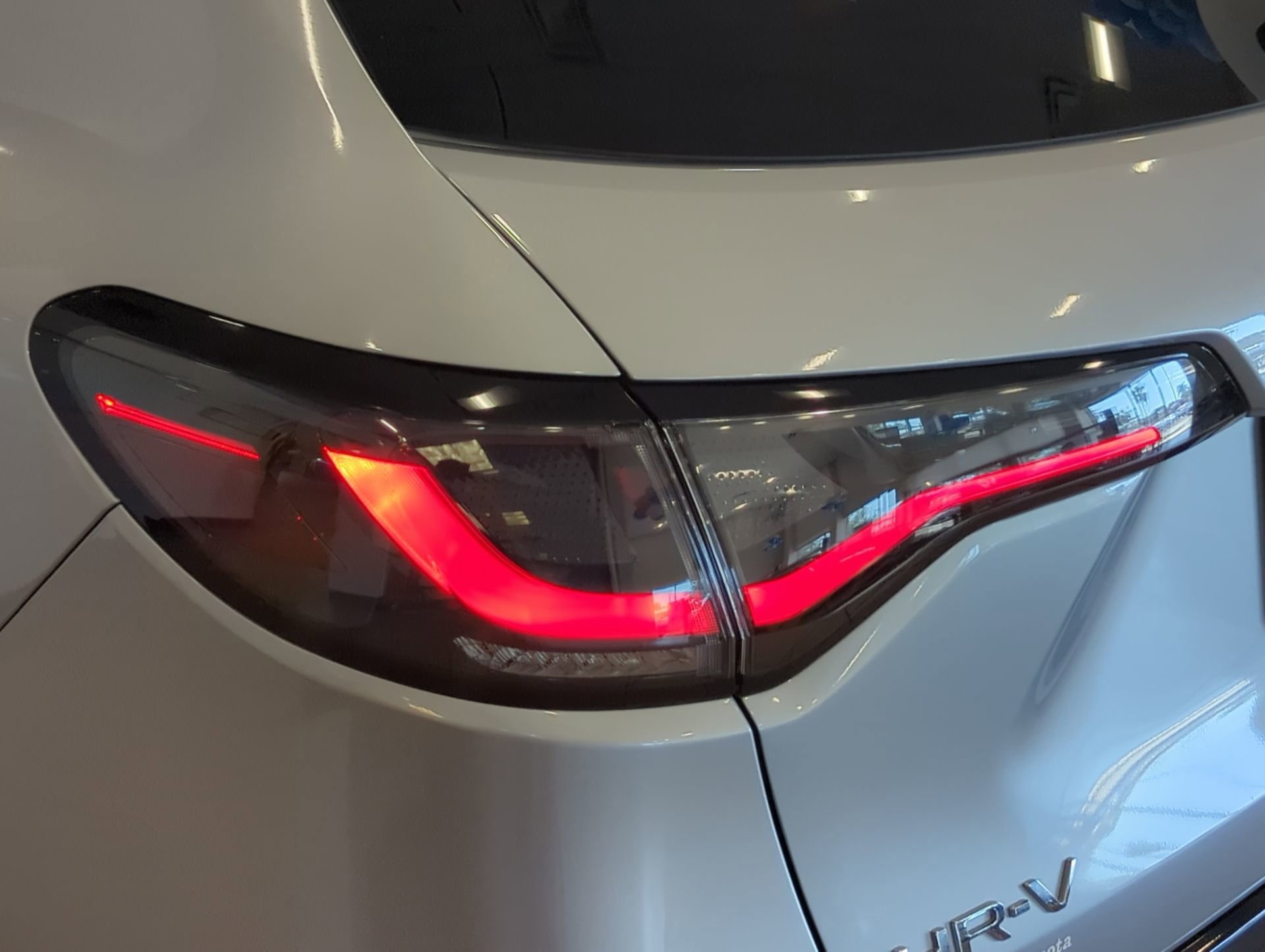 New 2027 Solar Silver Metallic Honda EX-L image 12