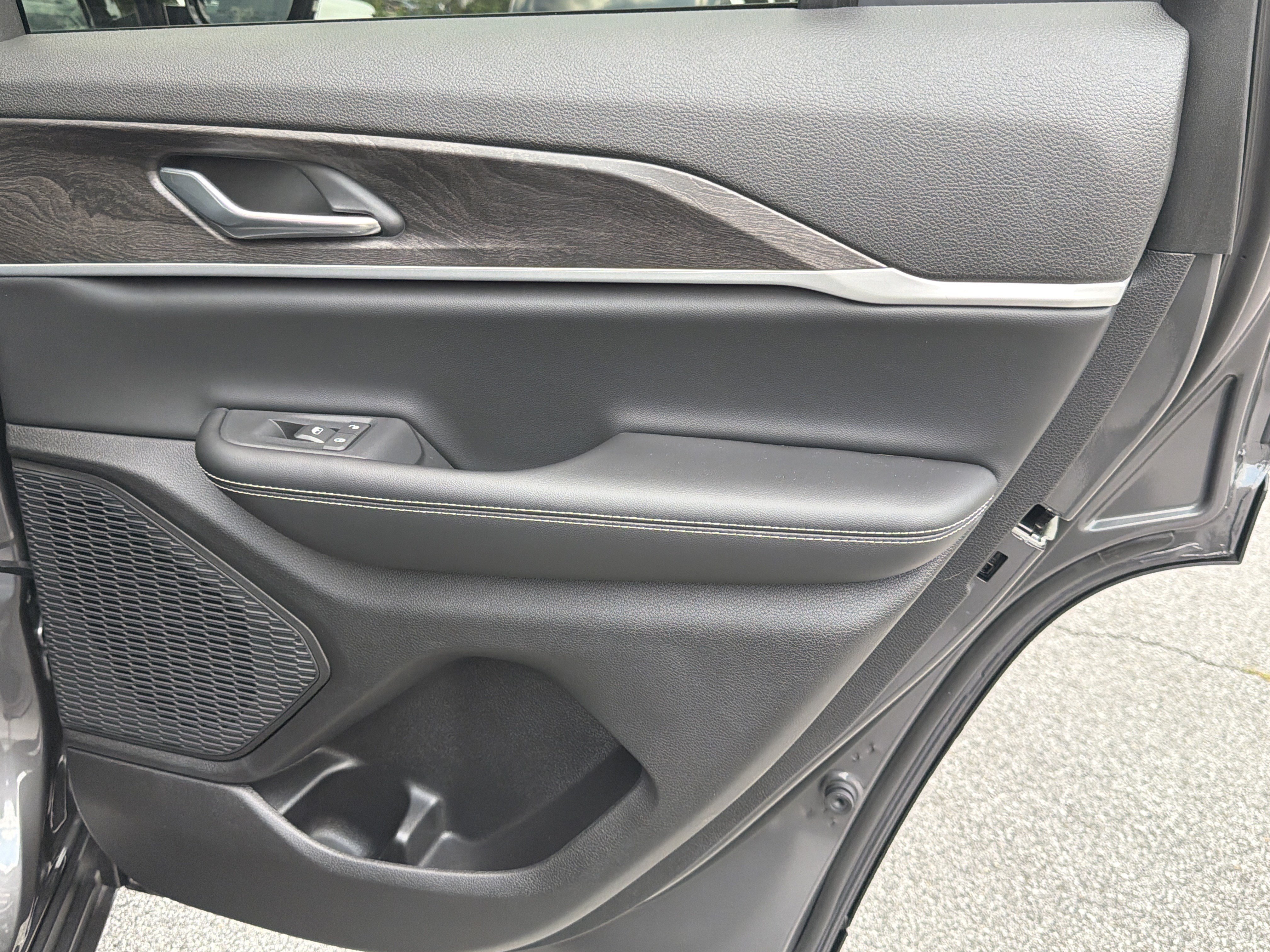New 2026 Baltic Gray Metallic Clear-Coat Exterior Paint Jeep Altitude image 19
