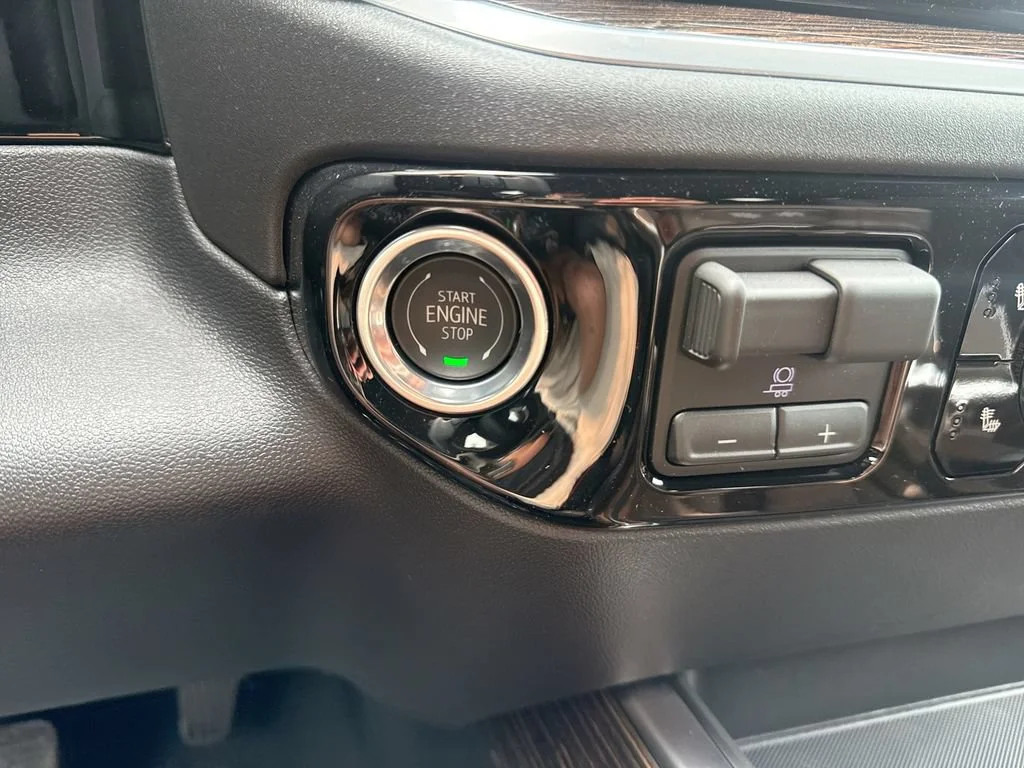 New 2026 Sterling Metallic GMC Elevation image 17