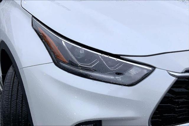 Certified Used 2025 WIND CHILL PEARL Toyota  image 26