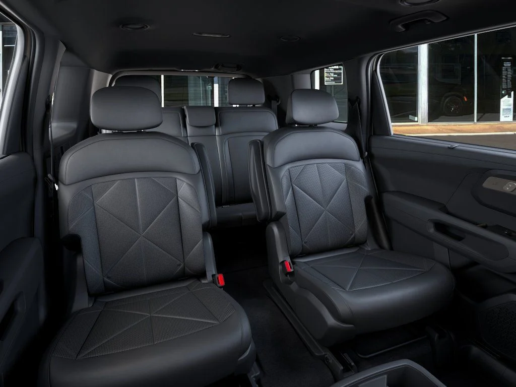 New 2027 Ivory Silver Kia EX image 16