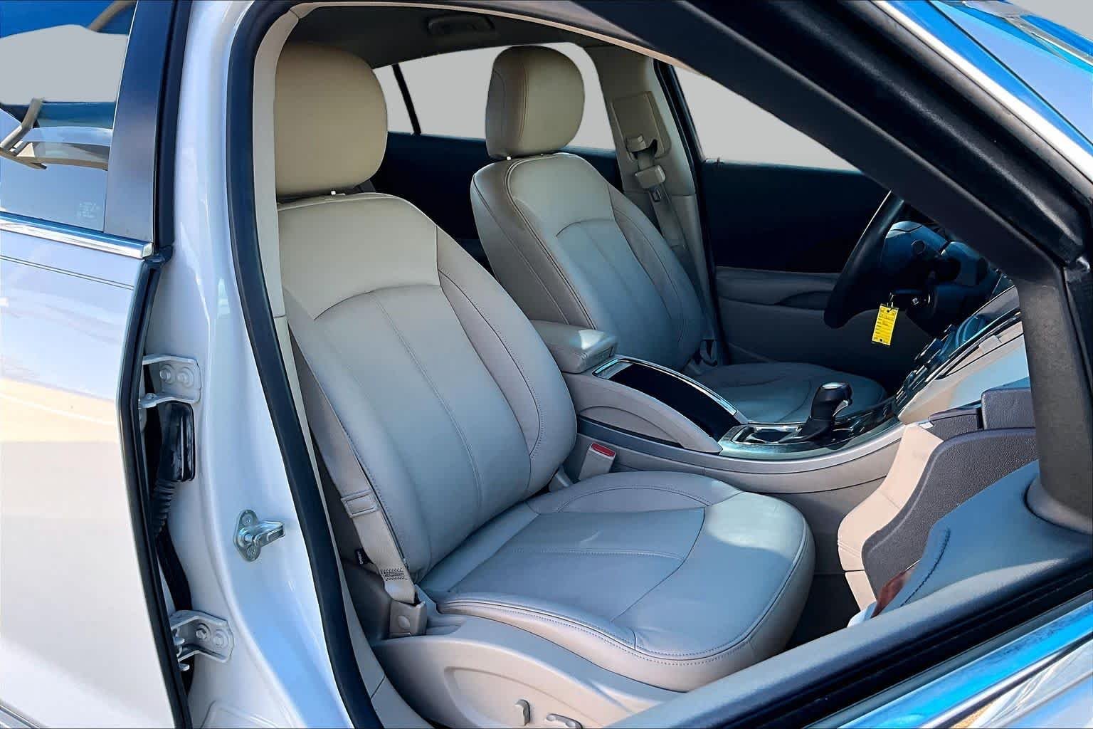Used 2013 White Diamond Tricoat Buick Leather image 9