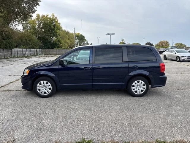 Used 2015 True Blue Pearlcoat Dodge SE image 10