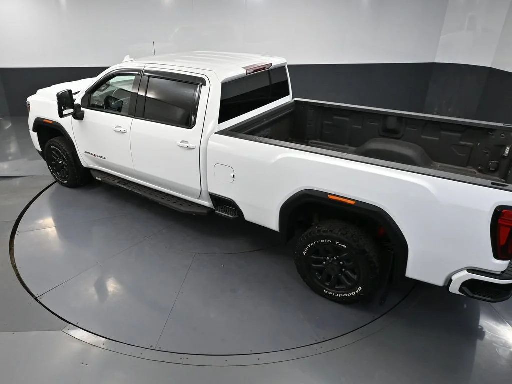 Used 2022 White GMC AT4 image 47