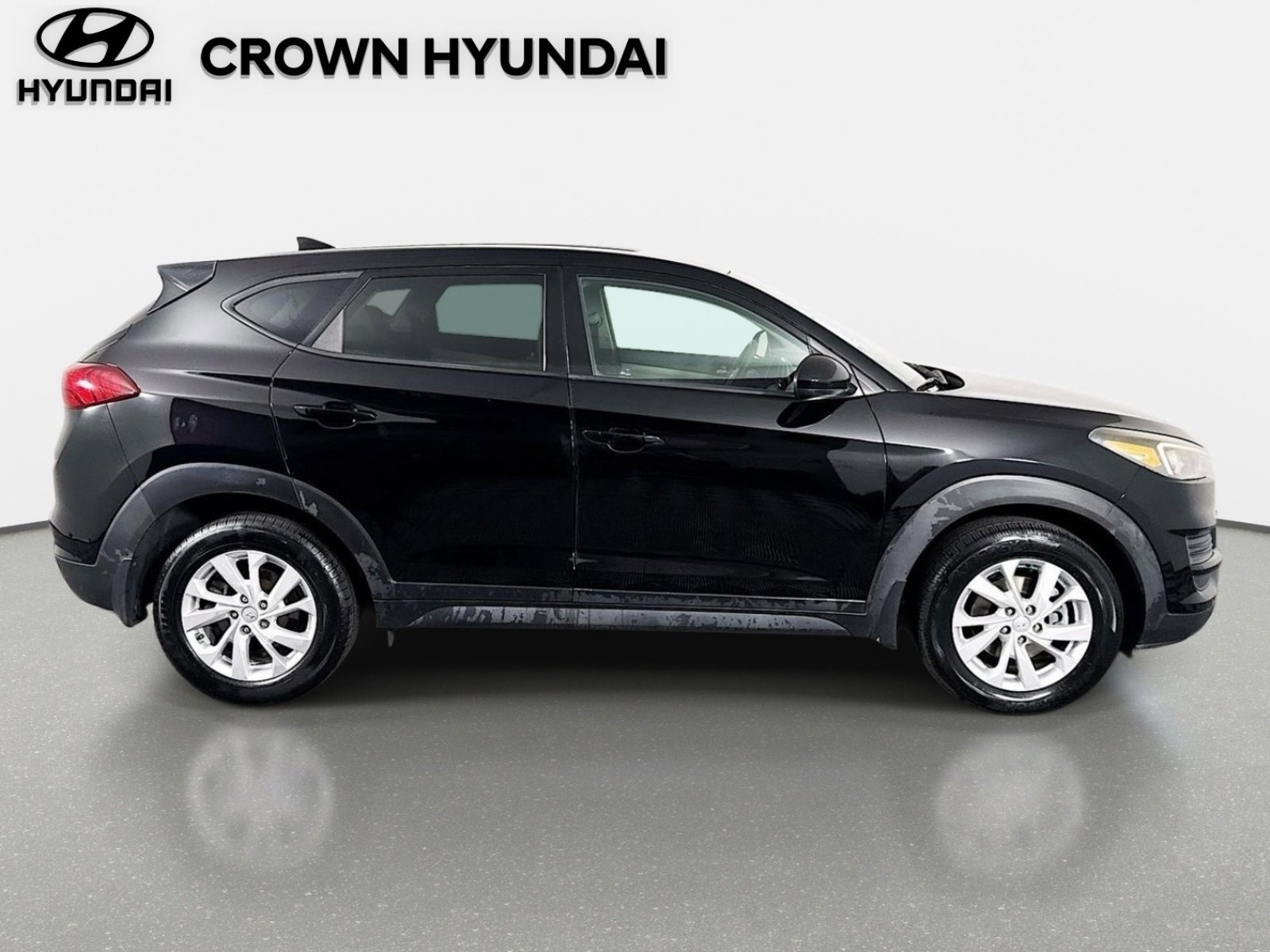 Used 2019 Black Noir Pearl Hyundai SE image 4