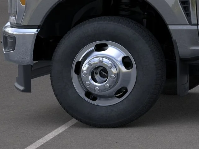 New 2026 Carbonized Gray Metallic Ford XLT image 19