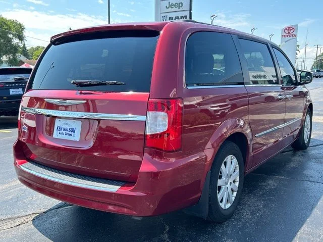 Used 2015 Red Chrysler Touring image 11