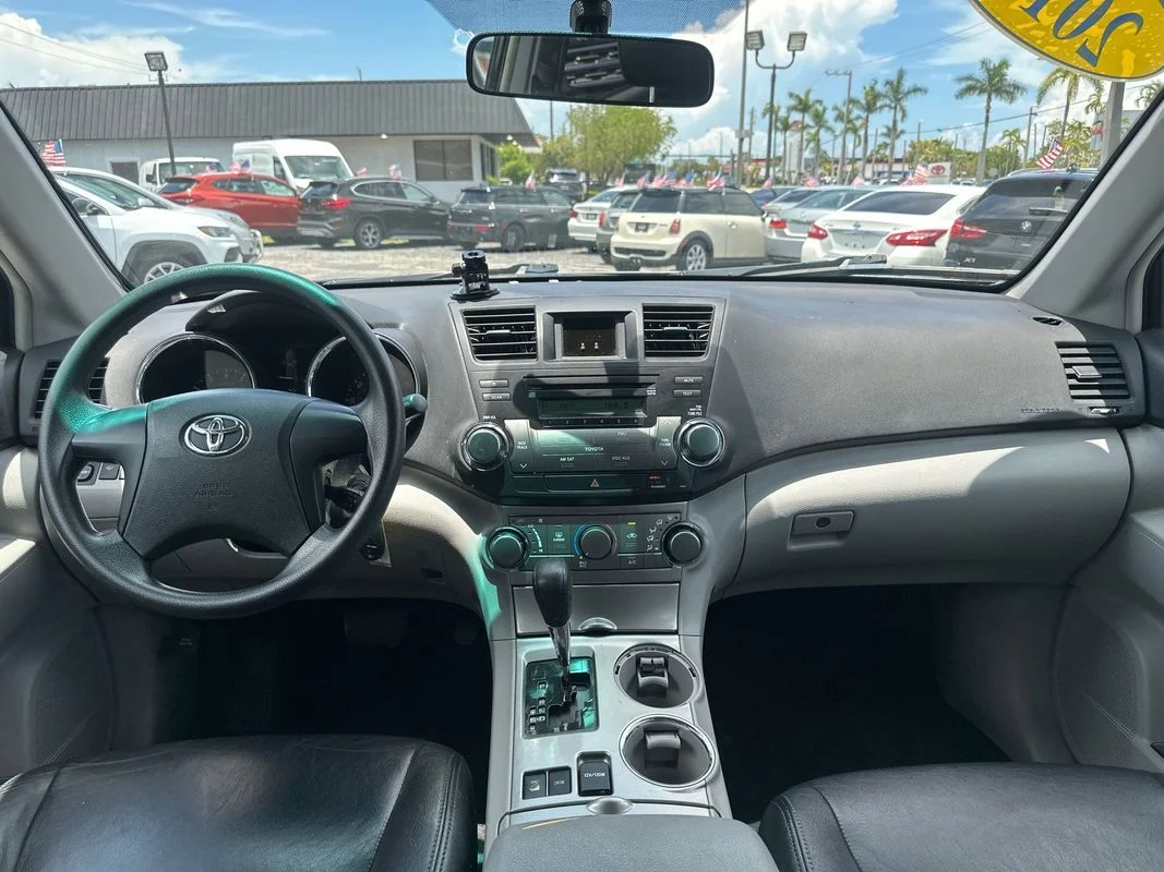 Used 2011  Toyota Base V6 image 28
