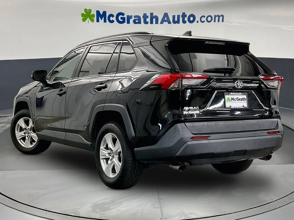 Used 2019 Black Toyota XLE image 3