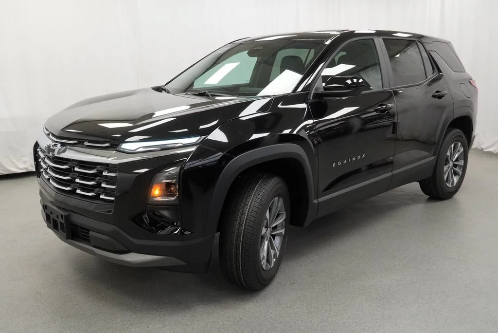 New 2027 Mosaic Black Metallic Chevrolet LT image 4
