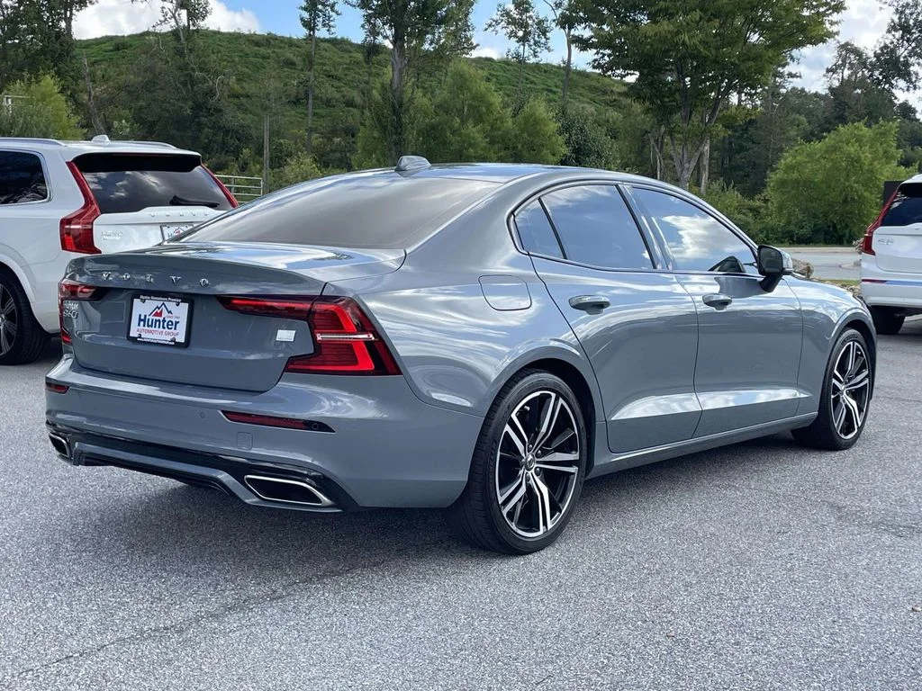 Used 2022 Thunder Grey Metallic Volvo R-Design Expression image 28