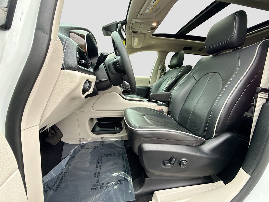 Used 2023 Bright White Clearcoat Chrysler Hybrid Limited image 22