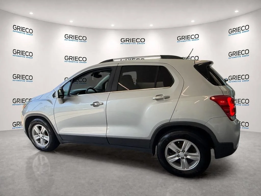 Used 2020 SILVER ICE METALLIC Chevrolet LT image 5