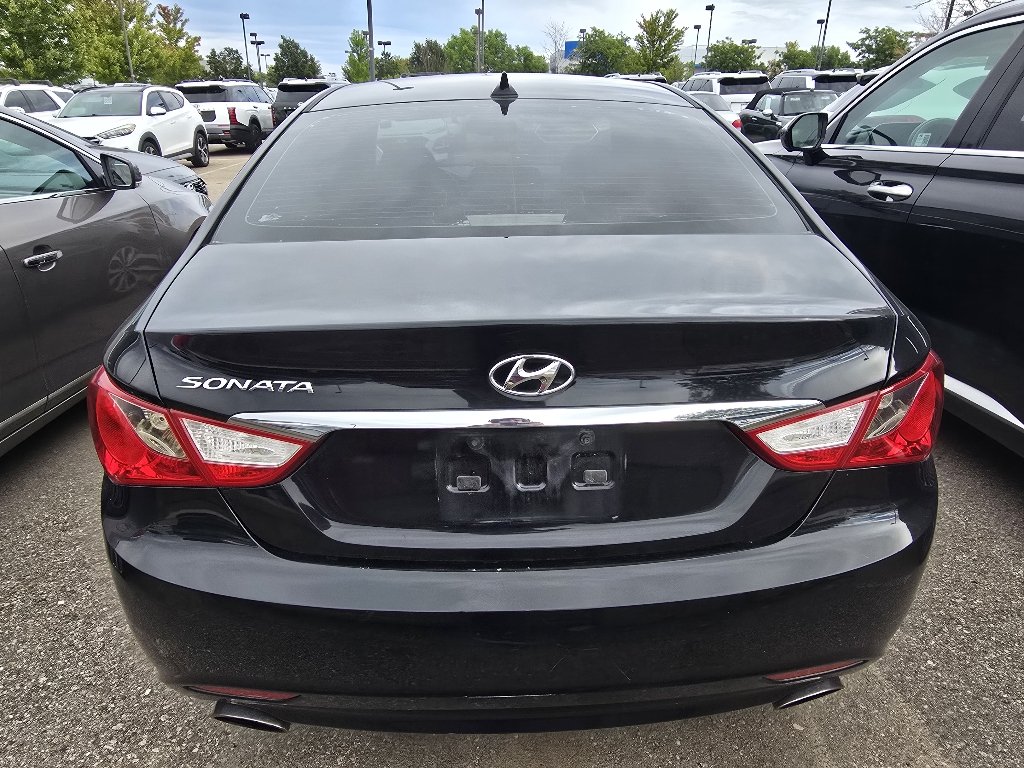 Used 2013 Midnight Black Mica Hyundai SE image 5