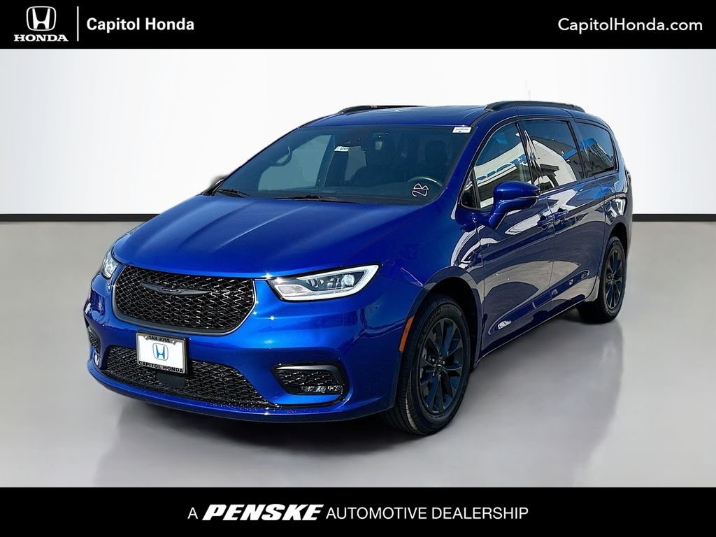 2021 Chrysler Pacifica Limited's photo