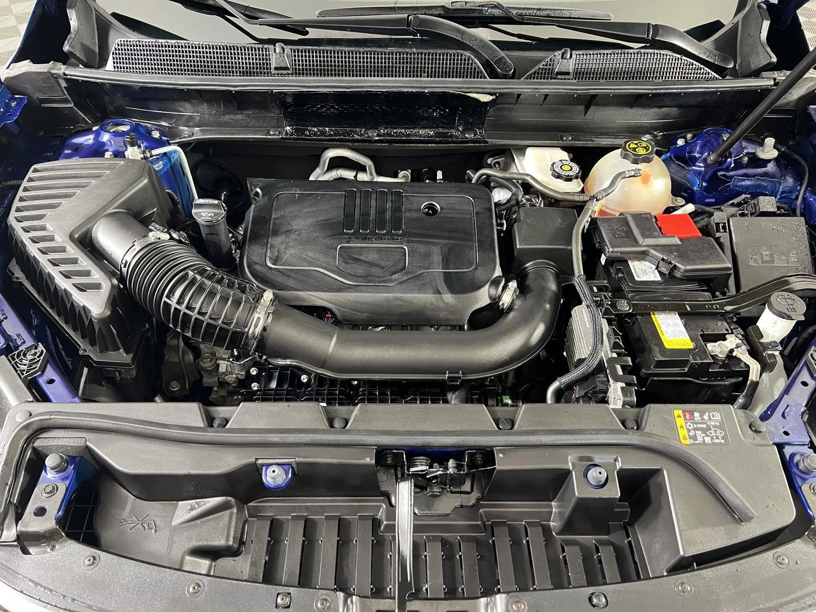 Used 2023 Ultra Blue Metallic GMC SLE image 25