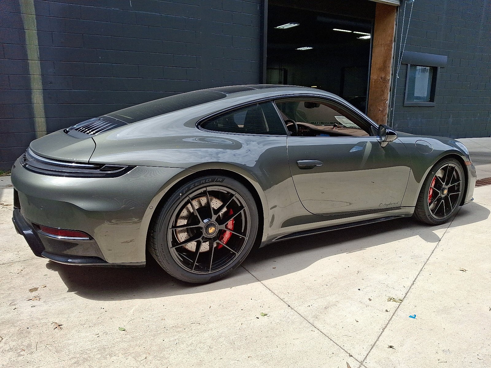 New 2026 Aventurine Green Metallic Porsche Carrera GTS image 8
