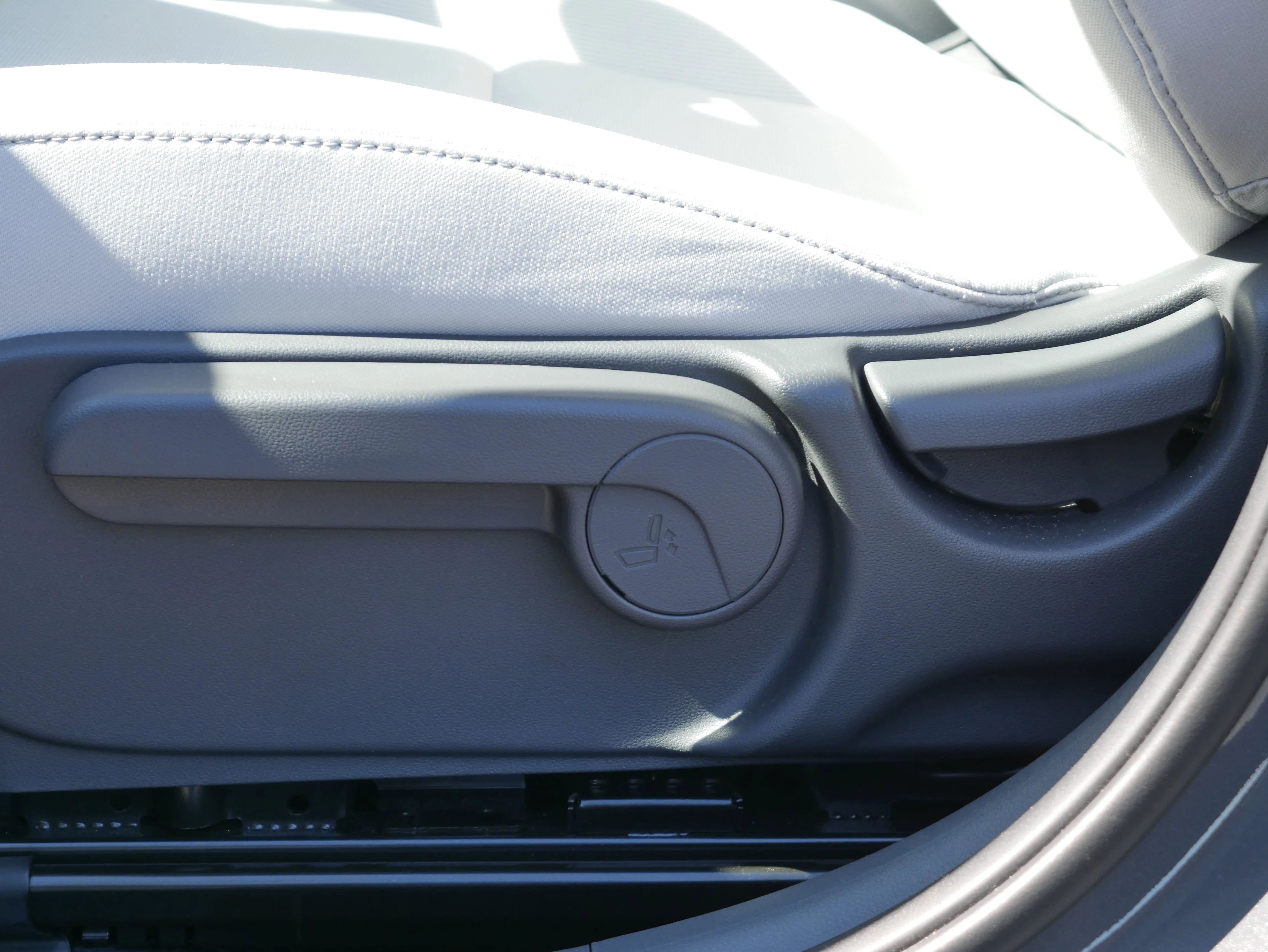 2026 Hyundai Kona SE - Photo 13