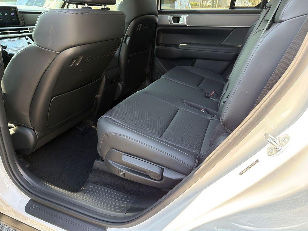 New 2026 White Hyundai SEL FWD image 21