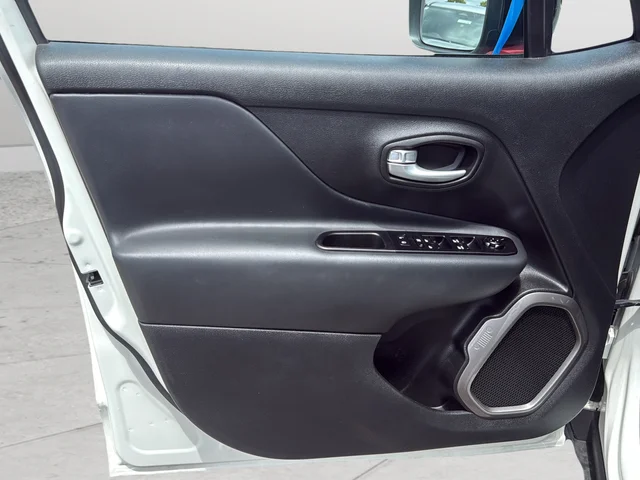 Used 2023 White Jeep Latitude image 13