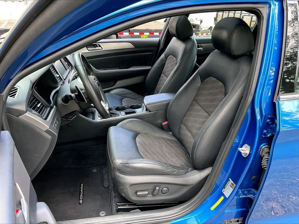 Used 2018 Electric Blue Hyundai Sport image 10