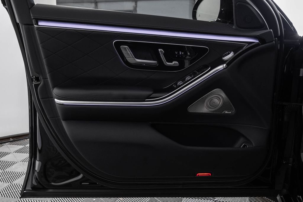 Used 2022 Black Mercedes-Benz S 580 image 28