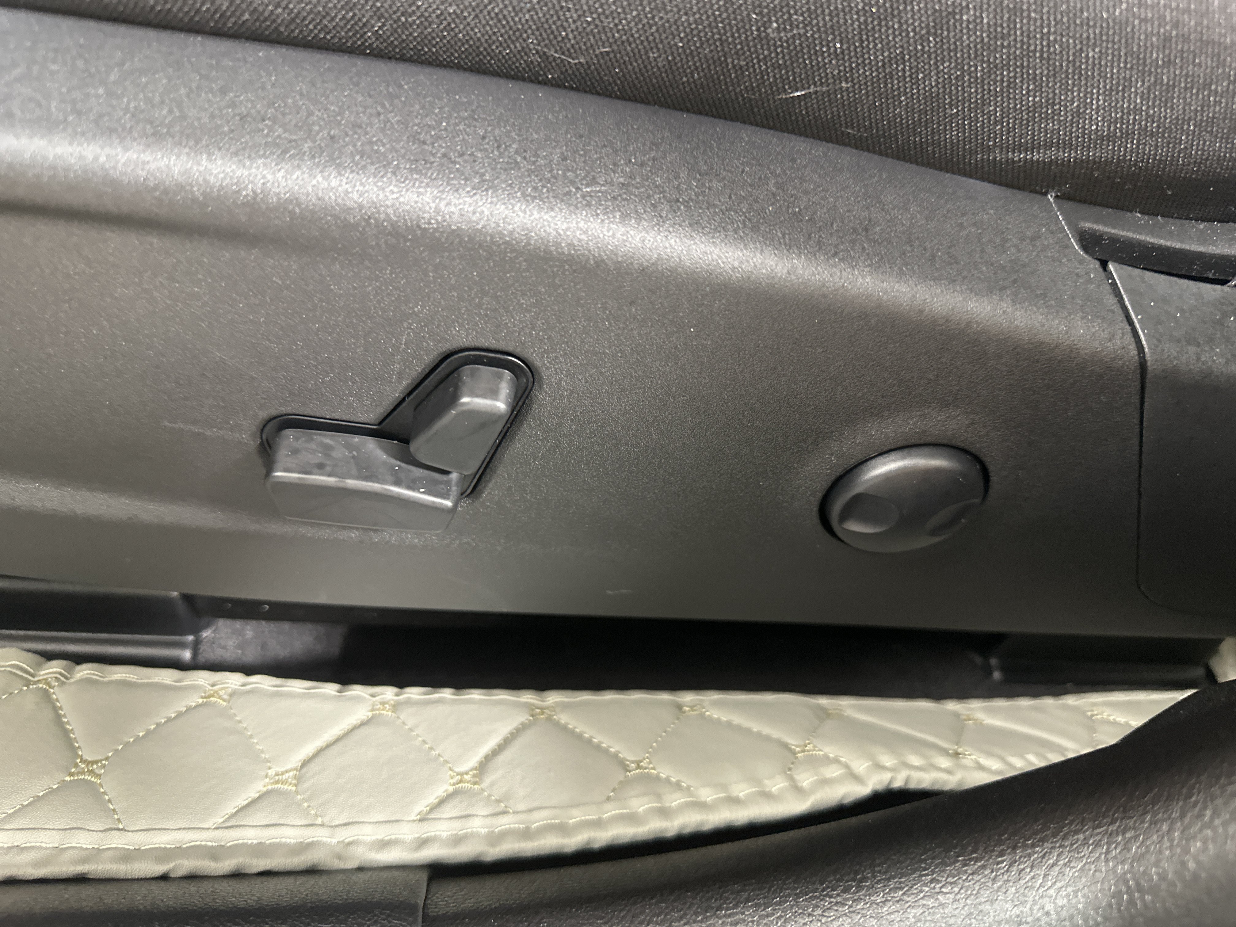 Used 2023 Destroyer Gray Clearcoat Dodge SXT image 10