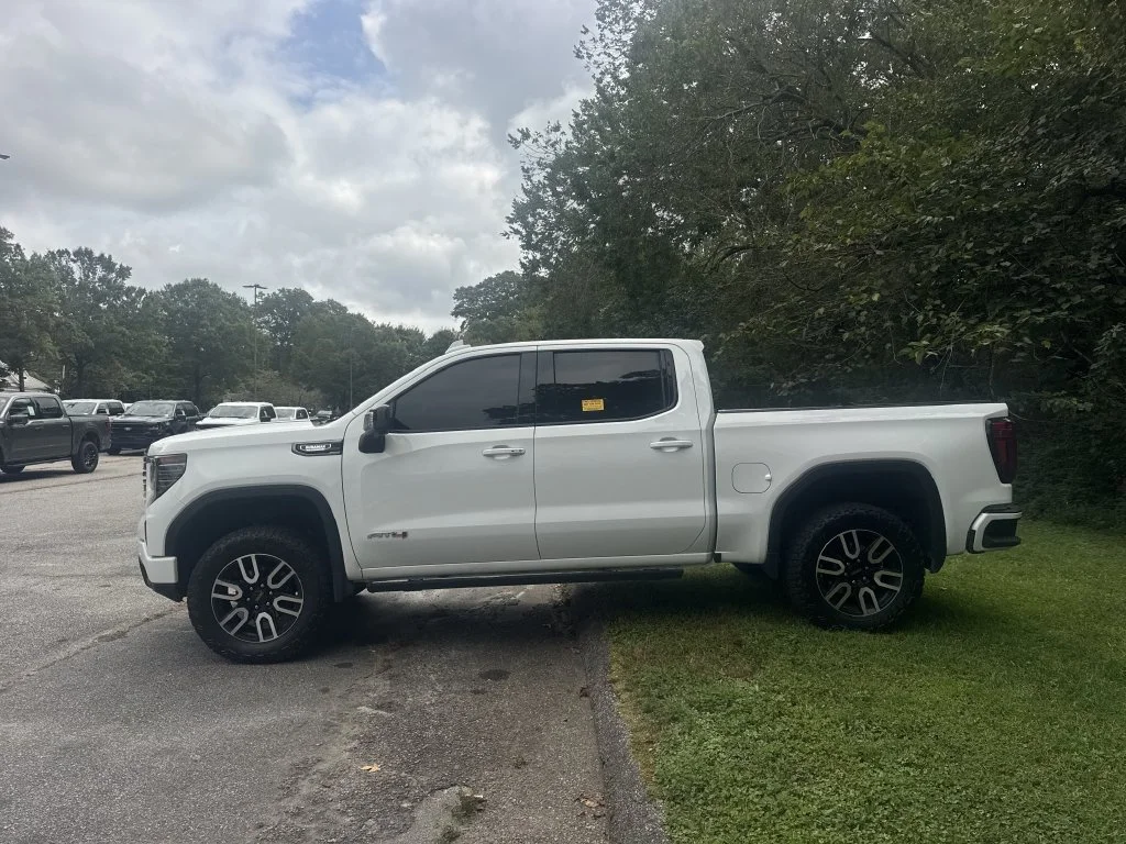 Used 2023 White GMC AT4 image 4