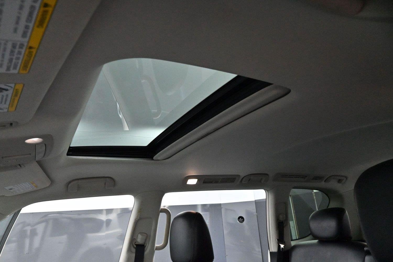 Used 2019 Pearl White Tricoat Nissan SL image 34