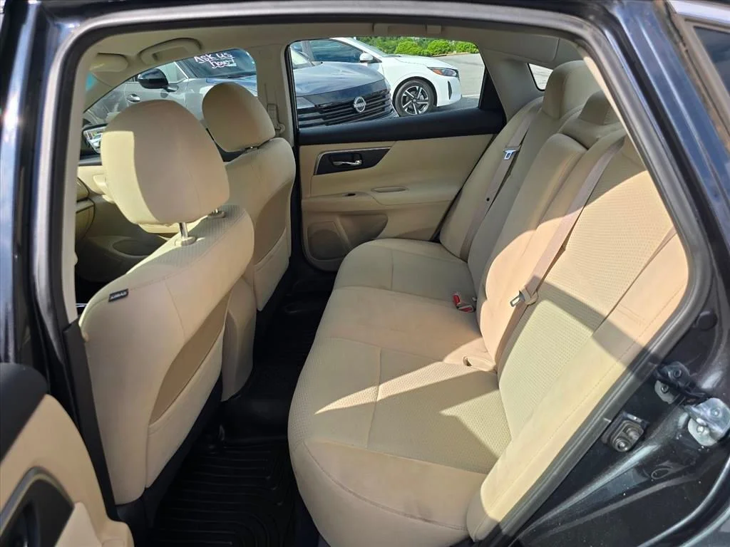Used 2015 Blue Nissan 2.5 S image 12