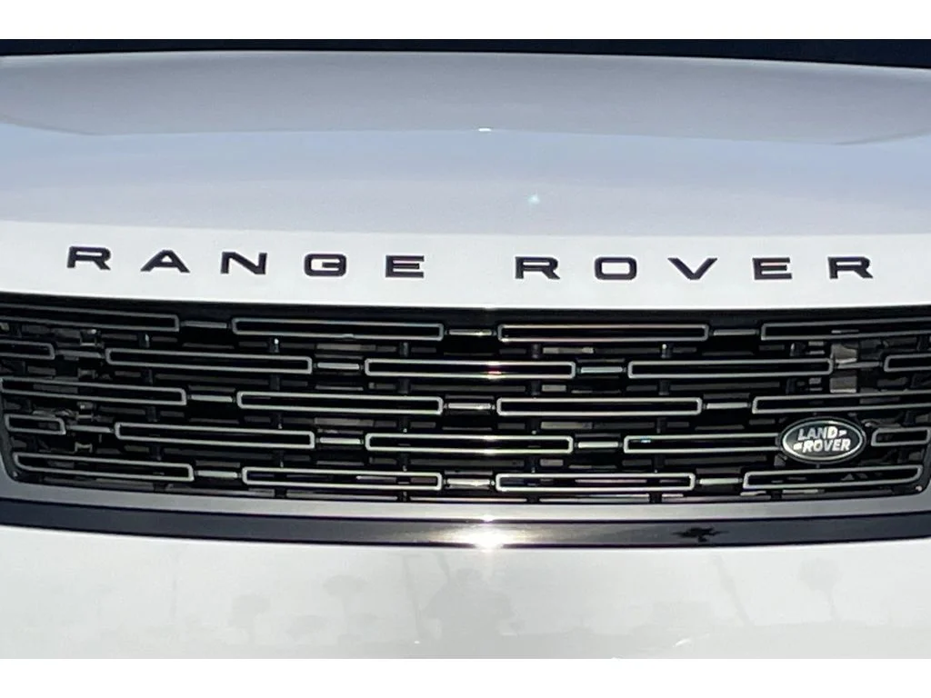 Used 2023 Fuji White Land Rover SE image 47