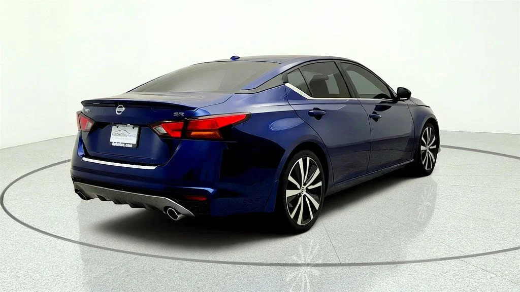 Used 2020 Deep Blue Pearl Nissan 2.5 SR Sedan image 5