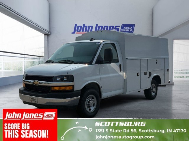 2026 Chevrolet Express Cutaway Base