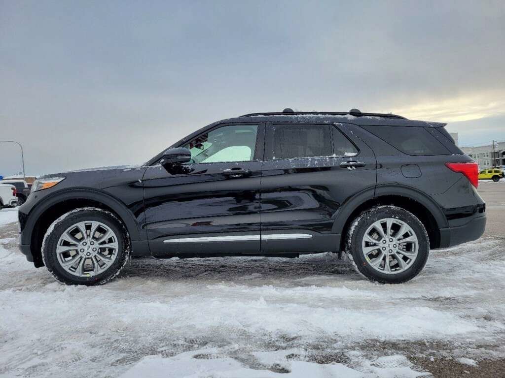 Used 2023 Black Metallic Ford XLT image 17