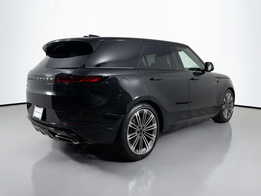 New 2026 Santorini Black Land Rover Dynamic SE image 5