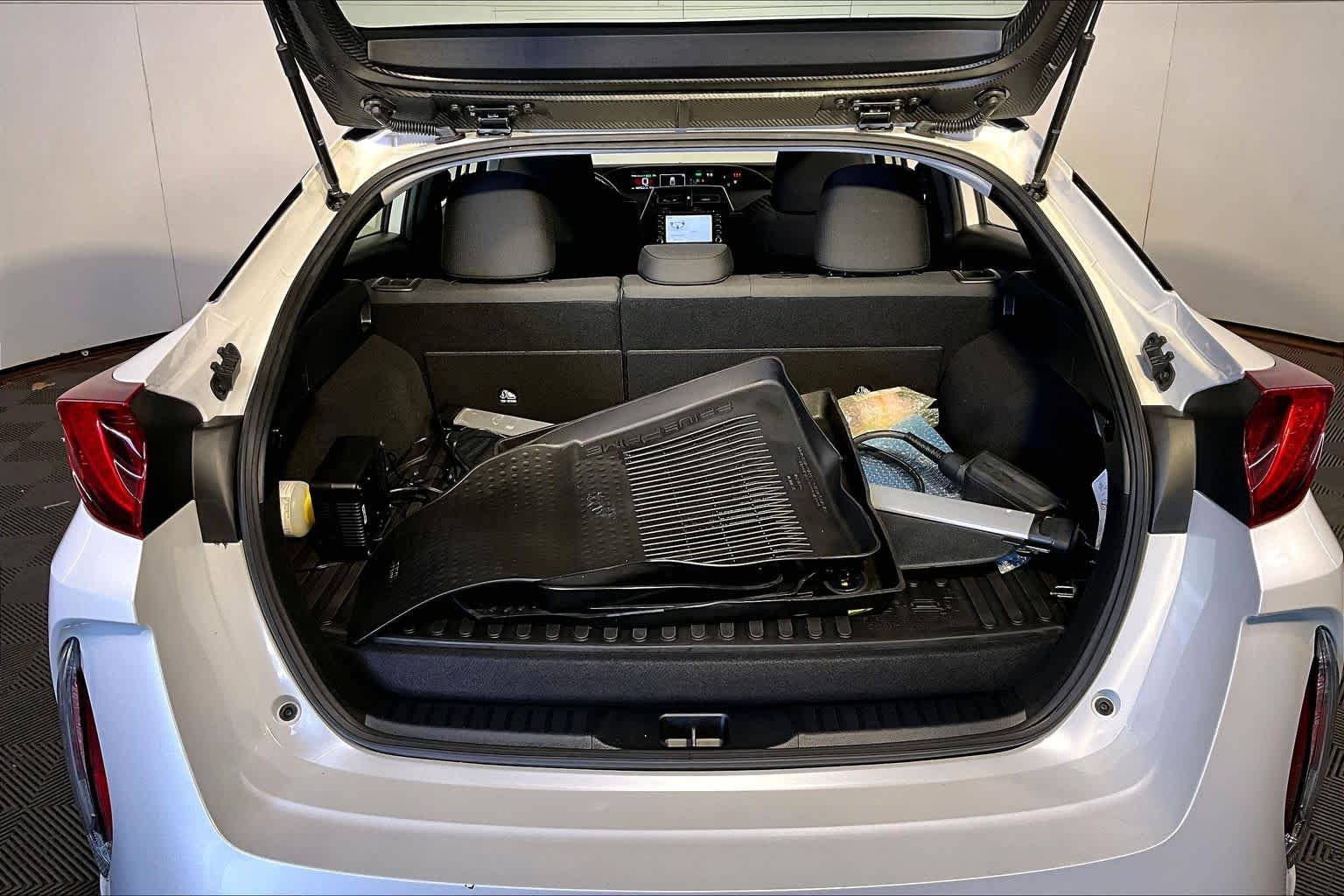 Used 2022 Wind Chill Pearl Toyota LE image 35