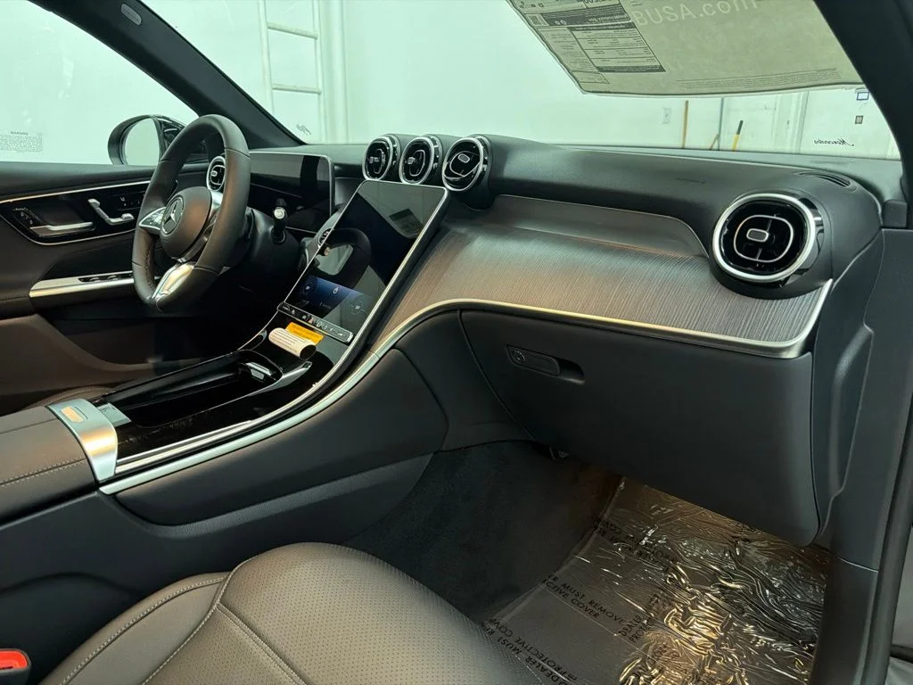 New 2027 Black Mercedes-Benz GLC 300 image 26