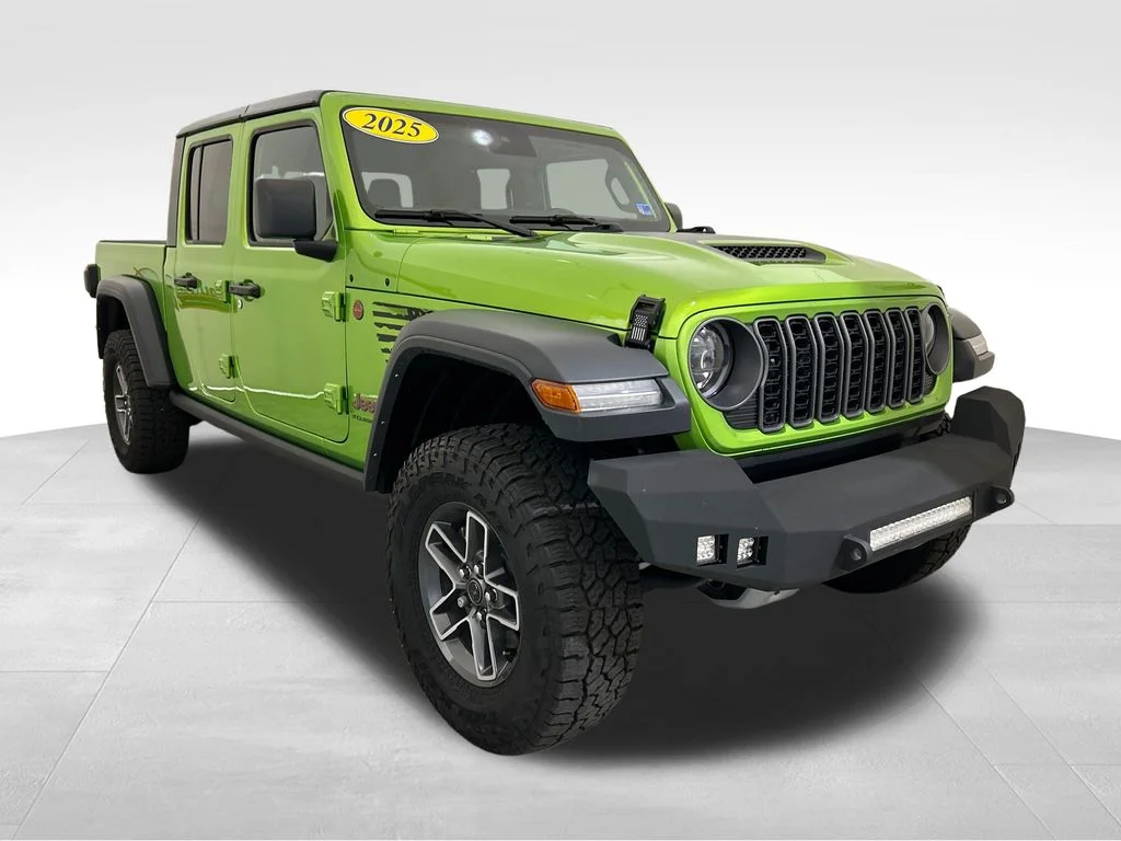 Used 2025 Green Jeep Mojave image 9