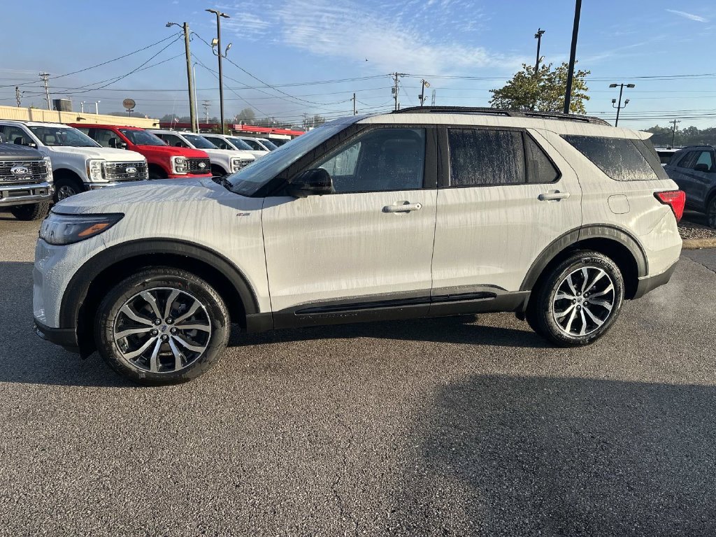 New 2027 Avalanche Gray Ford ST-Line image 6